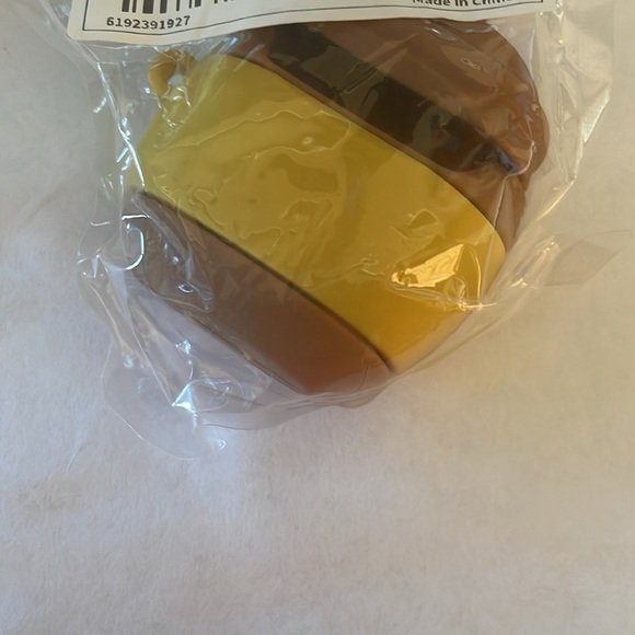 Winnie the Pooh Hunny Pot Airpods Case for 1 or 2 Generation Silicone earphones - Picture 4 of 5